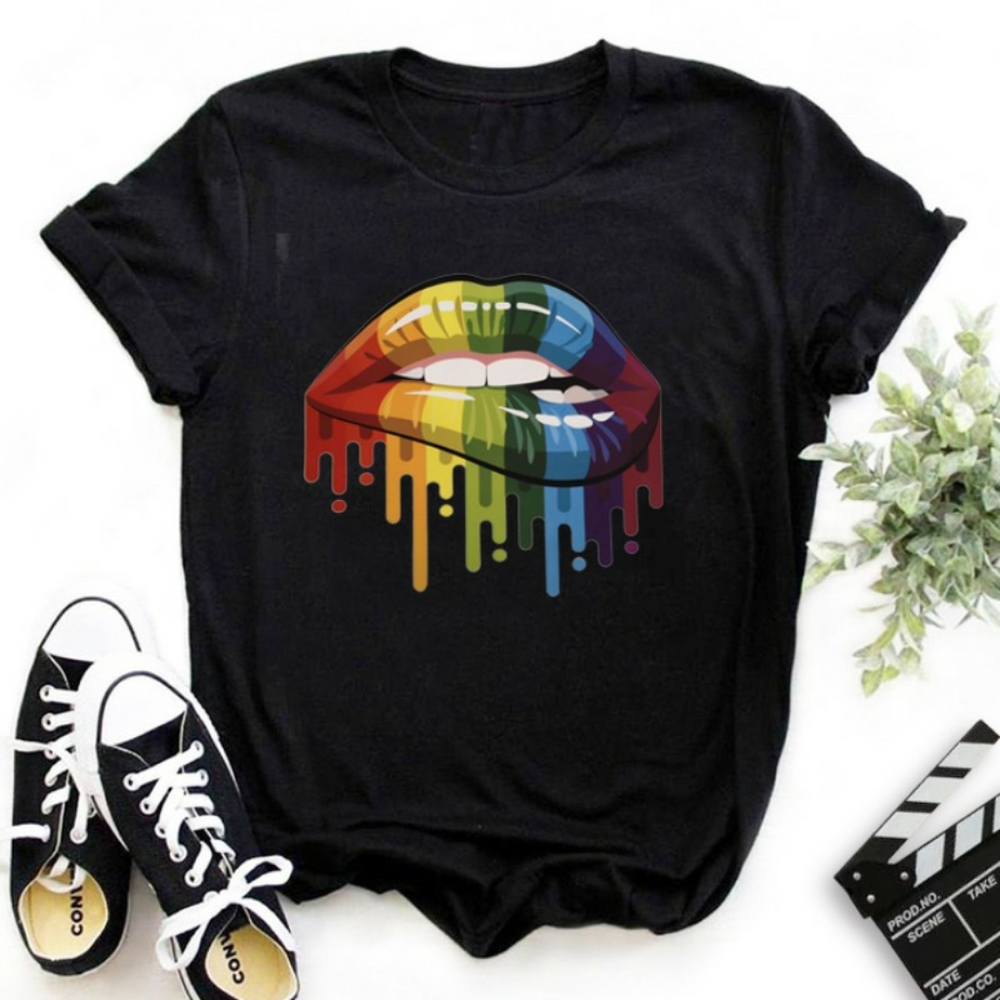 🖤💙 Dripping Lips- Black Tee 💚❤